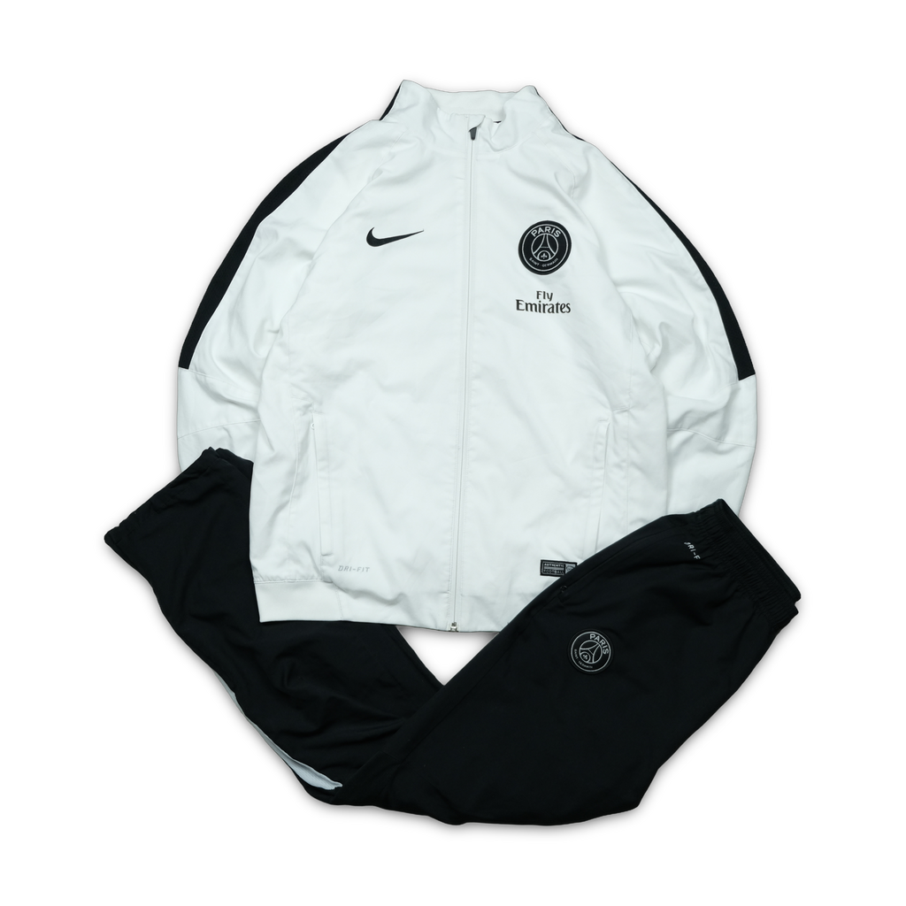 Nike Tracksuit hellgrau Vintage — zuerivintage Zürich